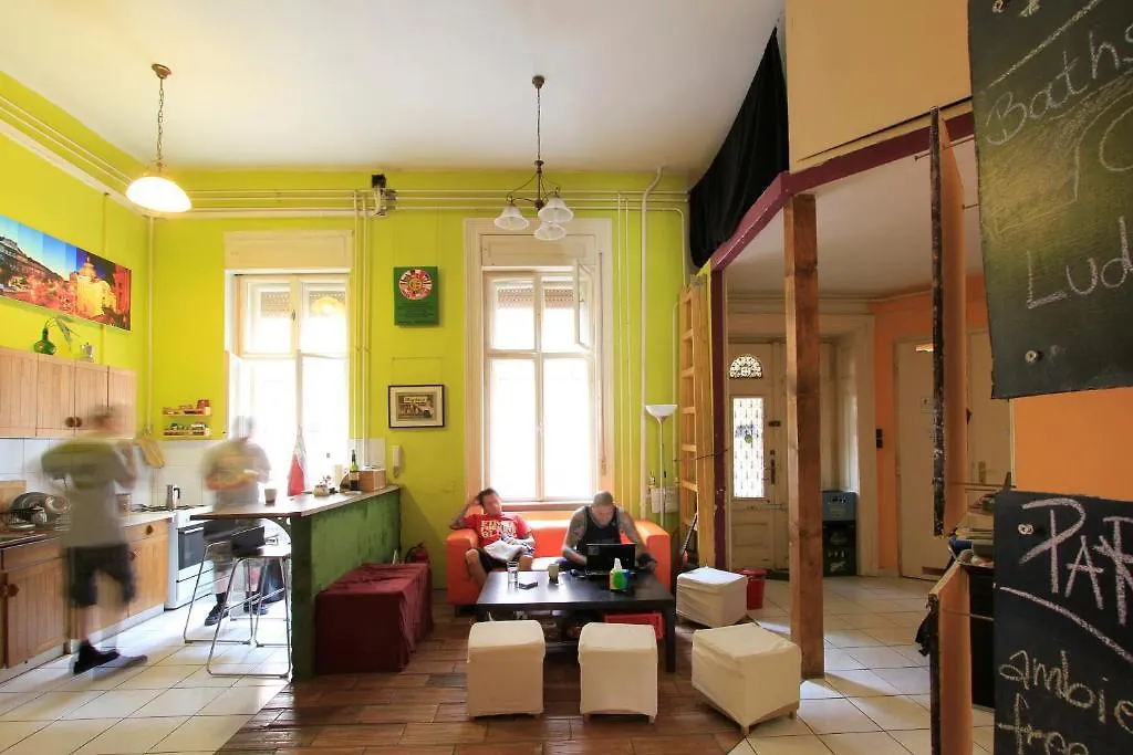 The Groove Hostel Budapest 0*,  Hungary