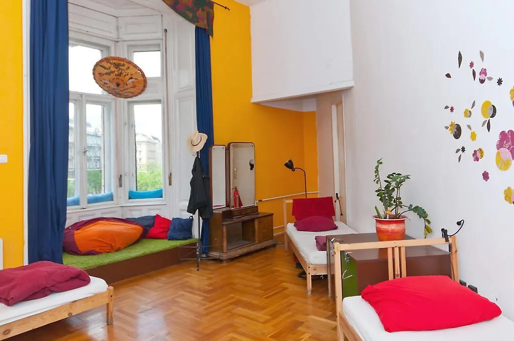 The Groove Hostel Budapest 0*,  Hungary